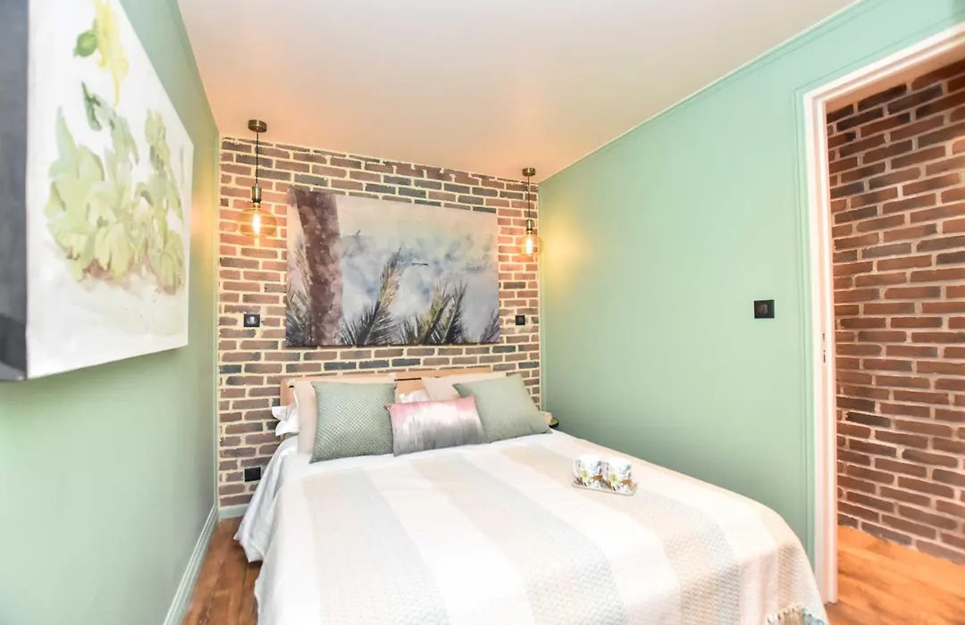 Magnificent Apartment- 2Br-6P - Republique-1